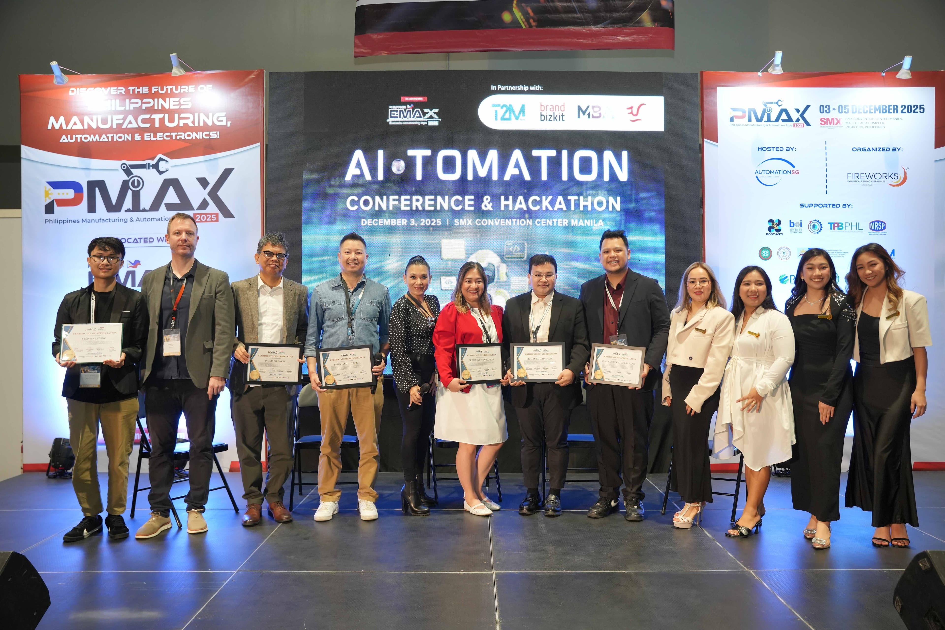 Group photo of all AI-TOMATION Conference speakers and award recipients on stage